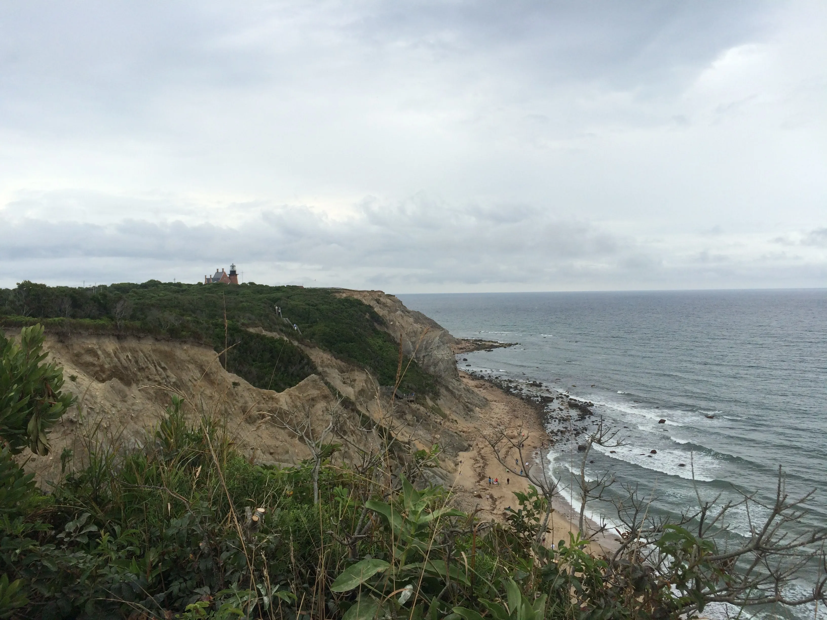 Mohegan Bluffs steep drop