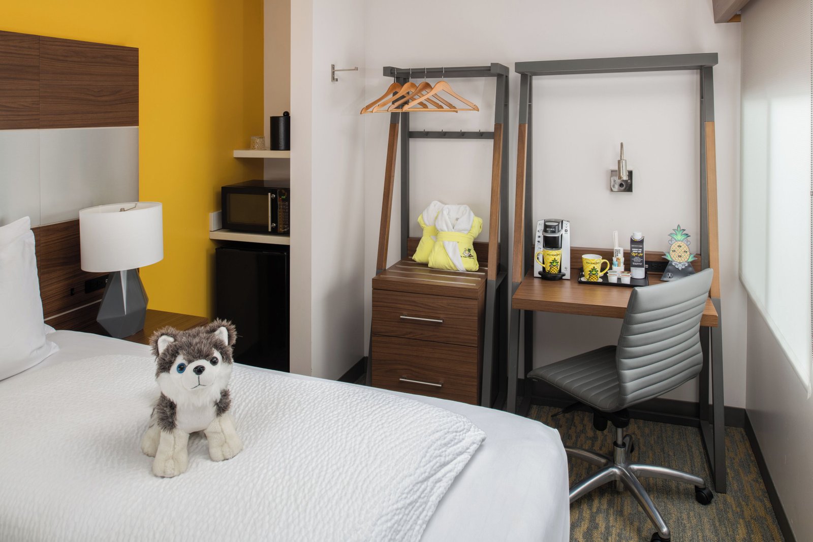 Staypineapple, Hotel Z, Gaslamp San Diego - Source: Expedia
